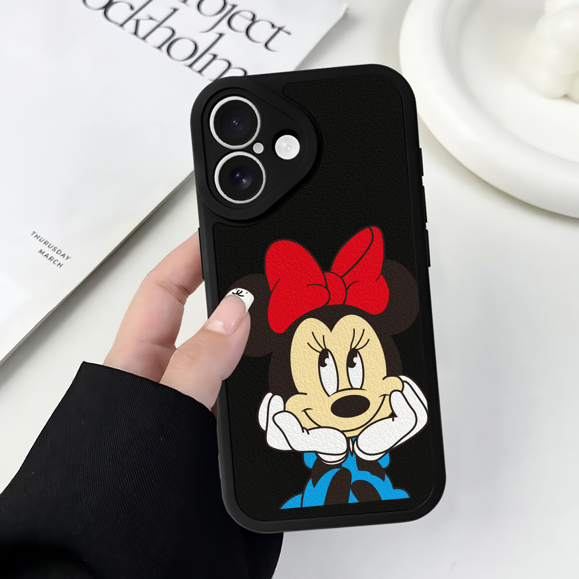 （画像用） ミッキーマウス Mickey Mouse 【iPhone 16シリーズ対応】シリコンスマホケース（レザー調） 材質：シリコン